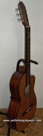 guitarra de Paracho de cedro con pinabete modelo MDCE con curva vista lateral